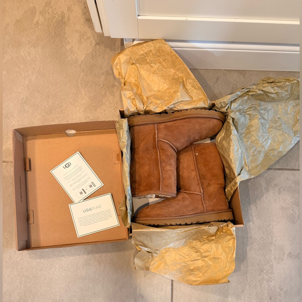 UGG Australia Classic Short 5825 Chestnut Shearling Boots - Picture 9 of 10